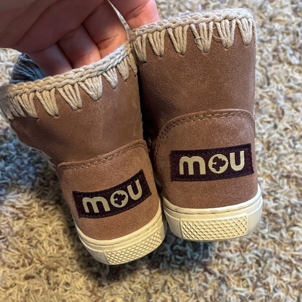 Mou moccasins
